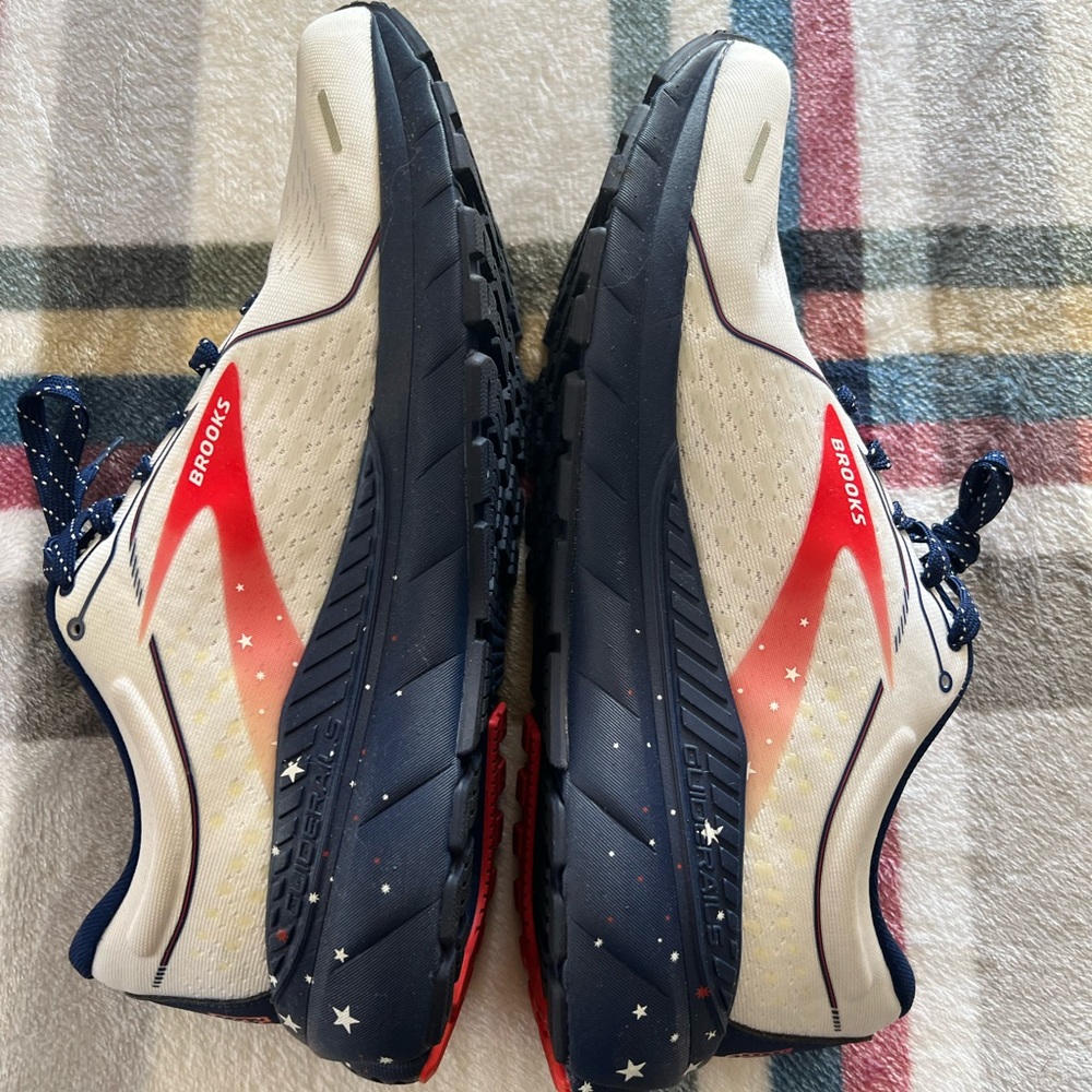 Brooks Mens running shoes USA